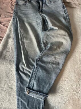 American Eagle Laid Back Faded Stretch Mom Jeans